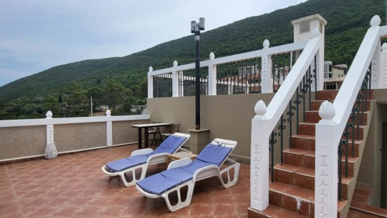 Atemberaubende Villa mit Pool und Panoramablick auf die Bucht